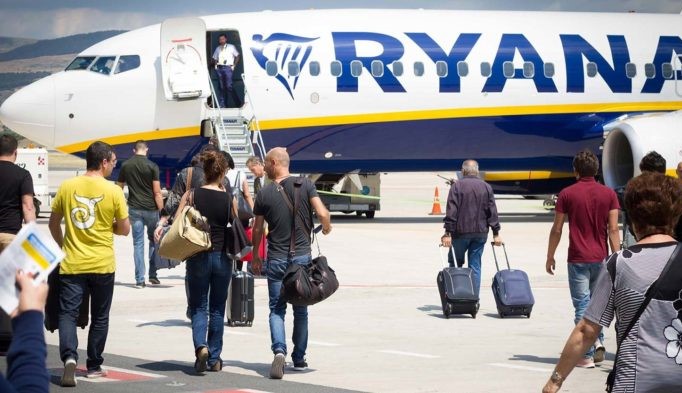 Tribunal de Braga declara ilegal Ryanair cobrar aos passageiros por malas de cabine