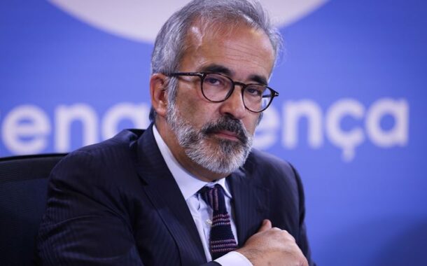 Navio com bandeira portuguesa transporta explosivos para Israel, confirma Rangel