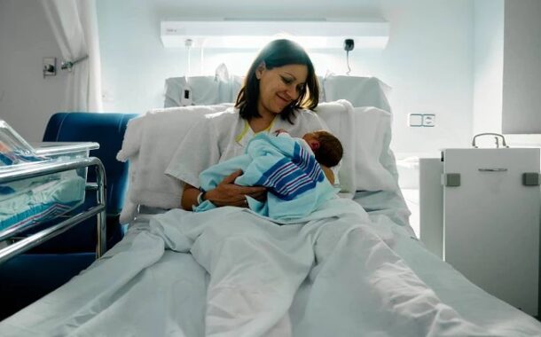Parlamento aprova mais tempo de licença parental e pré-escolar a partir dos três anos