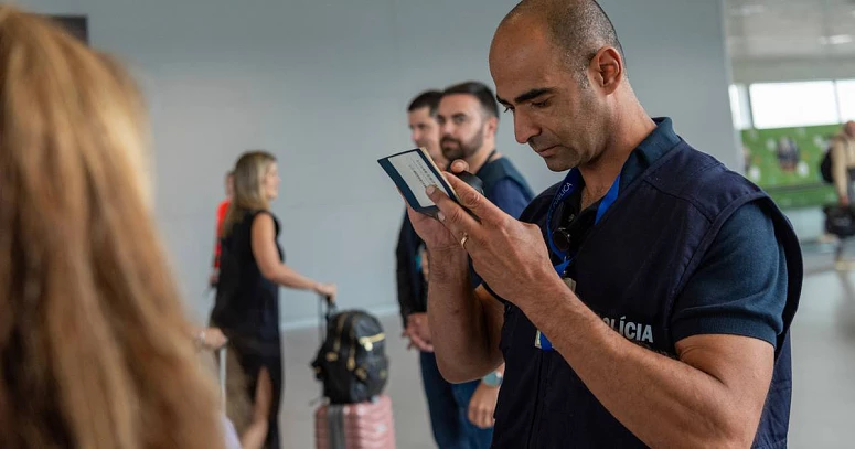 PSP deteve quatro imigrantes ilegais, identificou 420 e recusou entrada no país a sete em operação de controlo