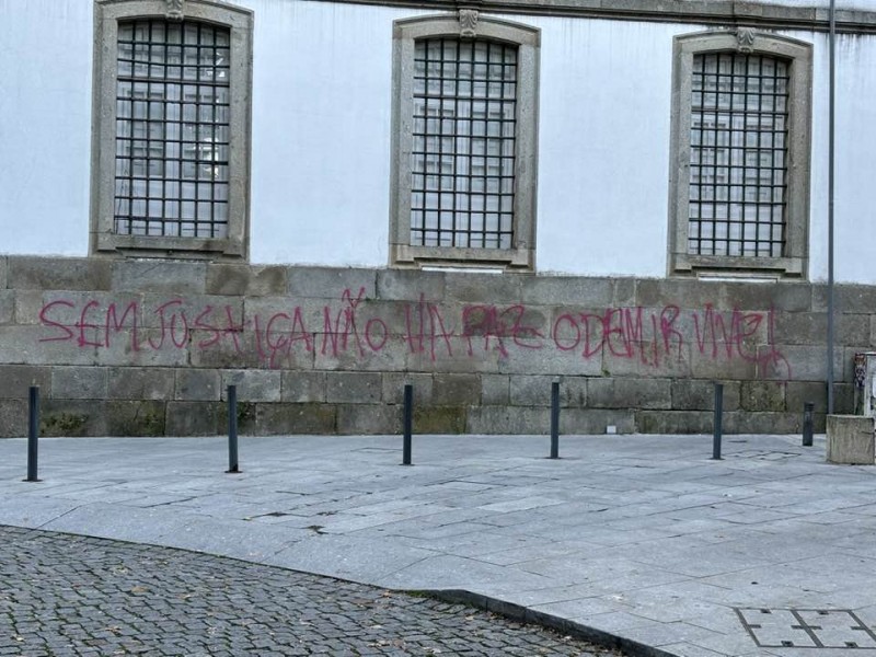 Câmara de Braga e biblioteca vandalizadas com inscrições sobre morte na Cova da Moura •	Redação