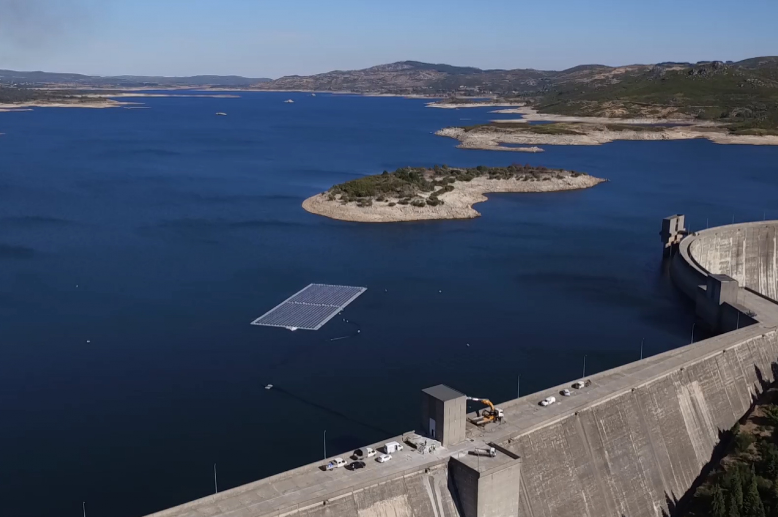 Agência do Ambiente chumba central fotovoltaica flutuante em Vieira do Minho