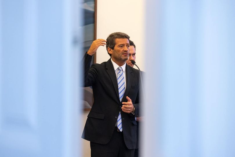 Ventura diz que Montenegro lhe ofereceu lugar no Governo em troca do ‘sim’ ao OE. Montenegro diz que é mentira