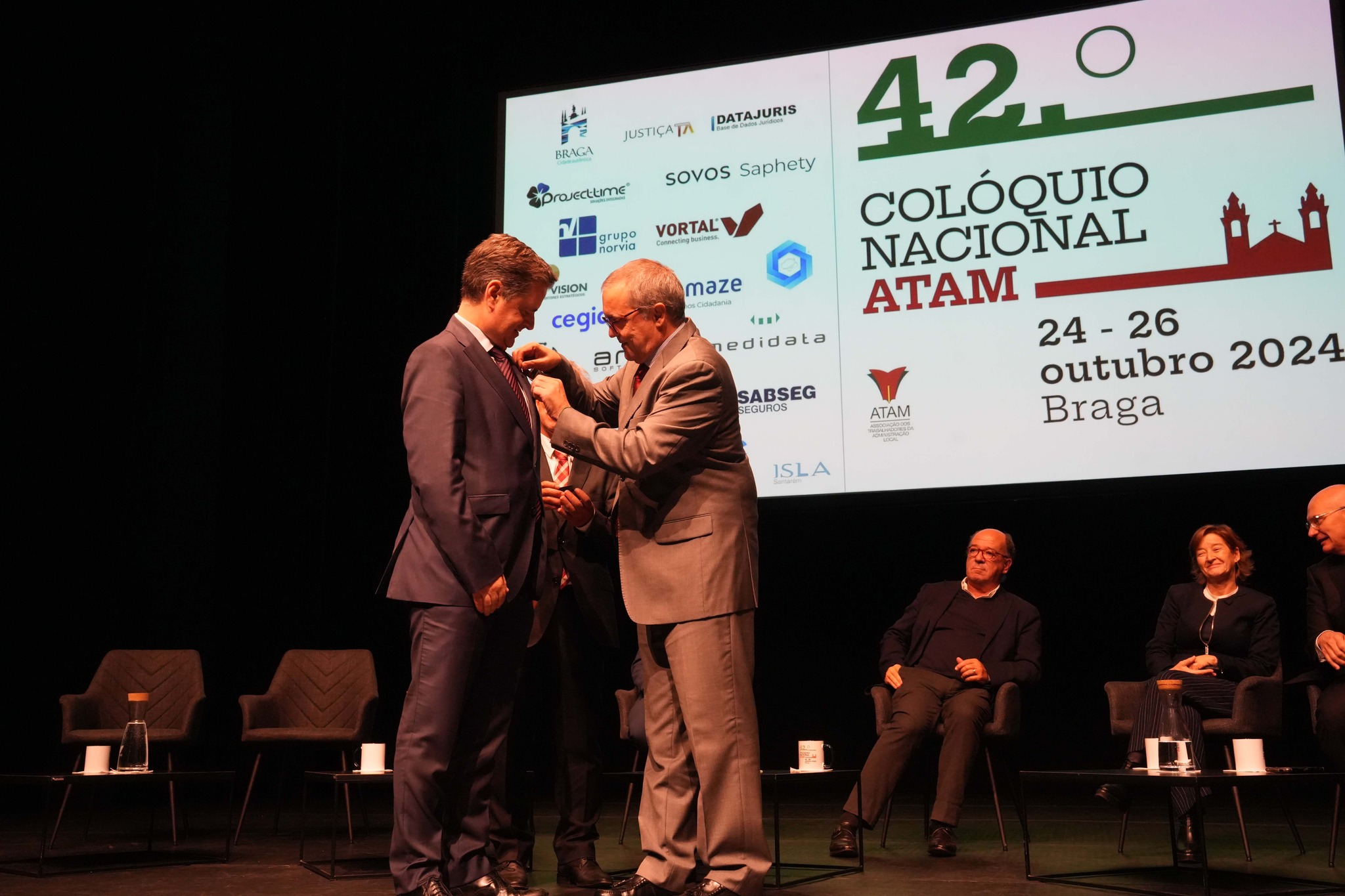Autarca de Braga distinguido com emblema de ouro da ATAM