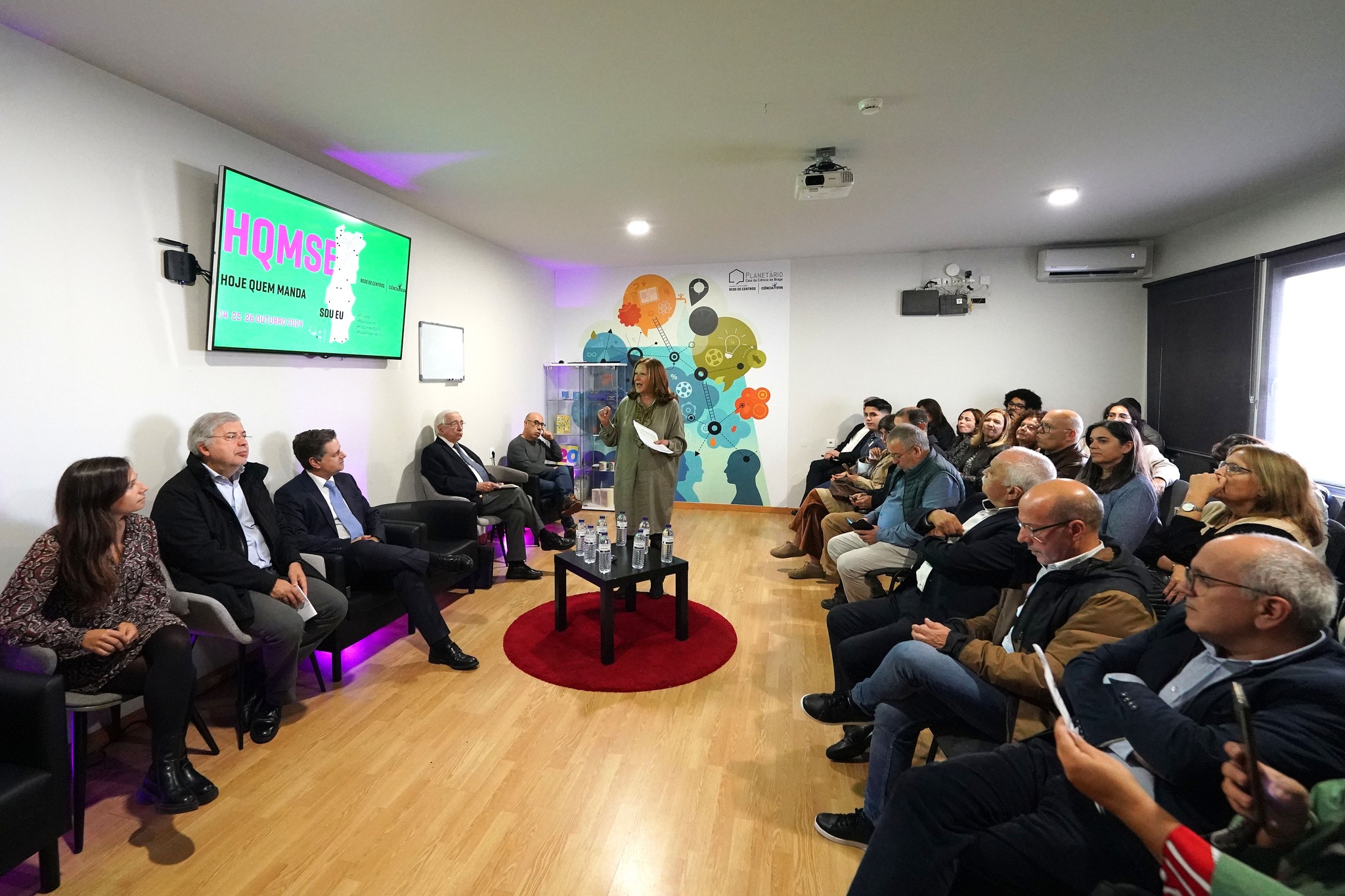 ‘Café de Ciência” põe em Braga  académicos e cientistas a discutir o poder da ciência na diplomacia e na sociedade em Braga