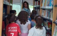 Biblioteca móvel volta a levar livros a crianças e idosos emEsposende