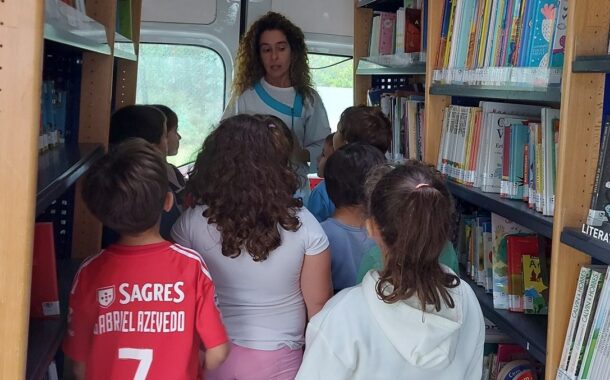 Biblioteca móvel volta a levar livros a crianças e idosos emEsposende