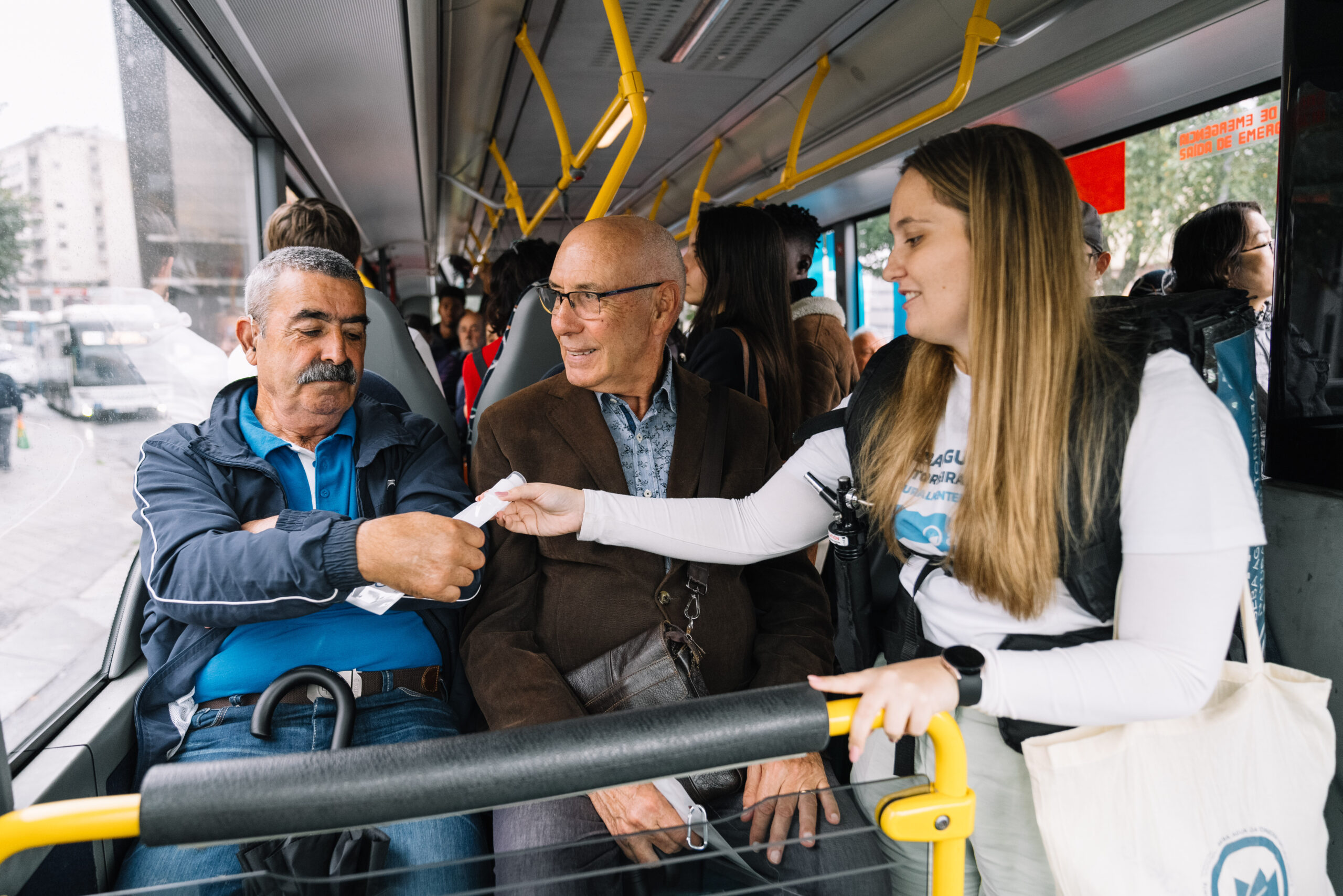 AGERE distribui água da torneira a bordo dos Transportes Públicos de Braga