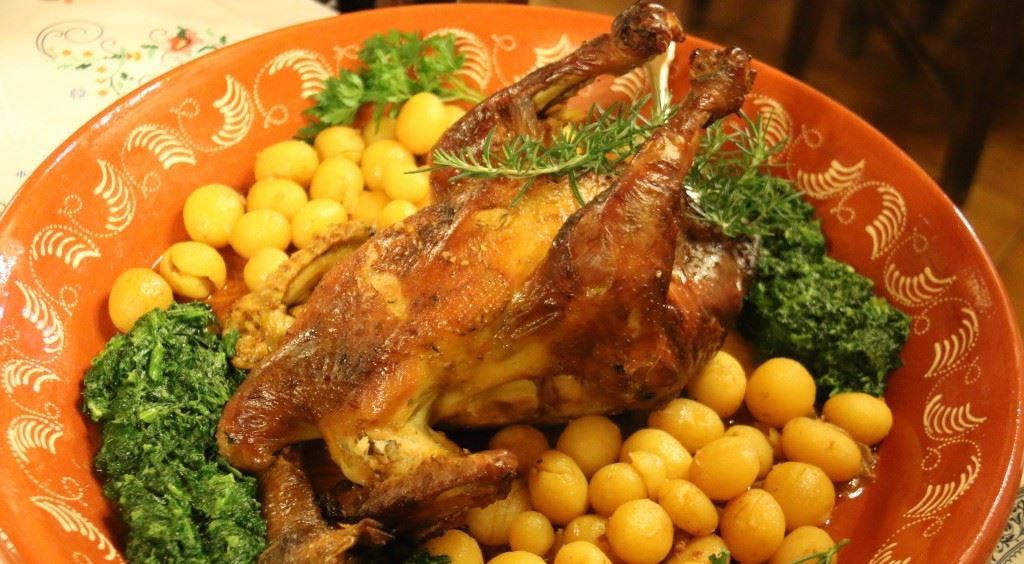 Galo assado à moda de Barcelos volta à mesa de 24 restaurantes