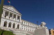 Proposta do OE2025 aprovada na generalidade por PSD e CDS-PP com abstenção do PS