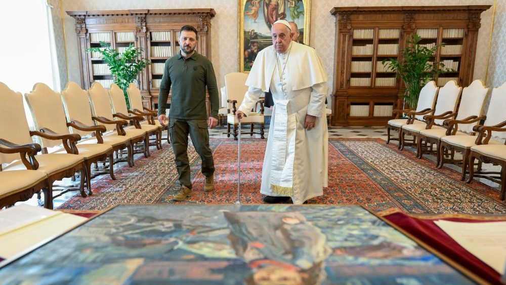 Zelensky dá ao Papa uma pintura do massacre de Bucha