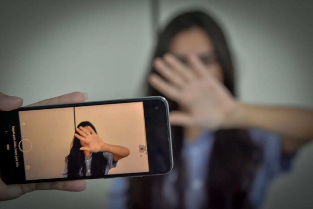 Bloco quer que partilha não consensual de imagens íntimas passe a crime público