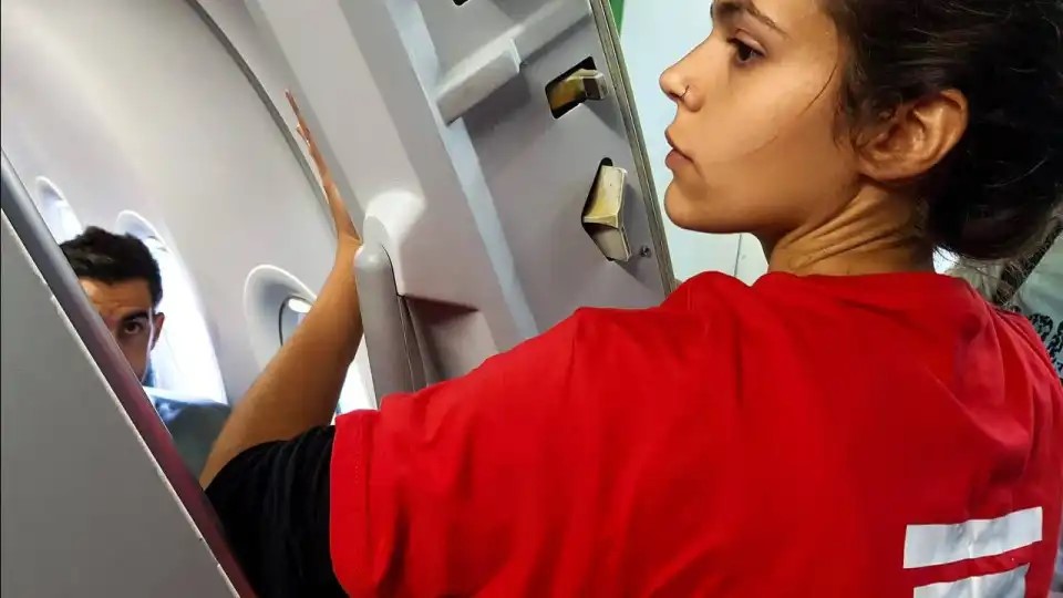 Absolvidas activistas do Climáximo que se colaram a avião da TAP