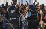 Identificado homem que agrediu detidos em manifestações sobre imigração