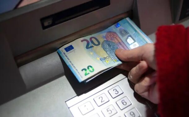 Atenção. Burla das notas presas no multibanco regressa