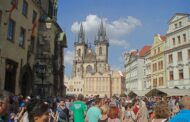 Praga proíbe turismo em bares e tenta atrair visitantes mais ‘cultos’