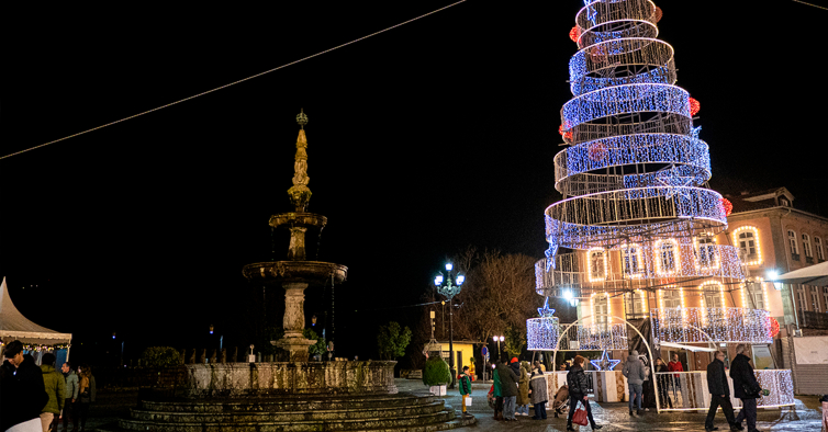 Doze mil lâmpadas iluminam Natal de Ponte de Lima num apelo simbólico à paz no mundo (c/vídeo)