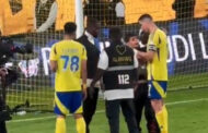 Jovem invade relvado e reacção de CR7 está a conquistar o mundo (c/vídeo)