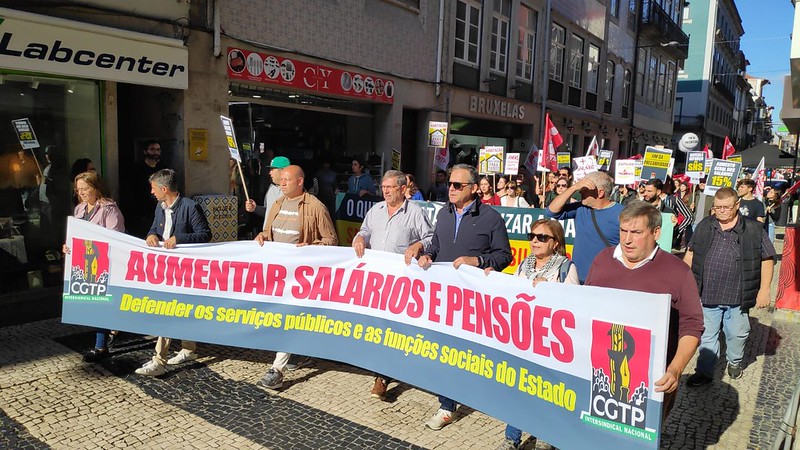 Trabalhadores saem à rua no Porto por aumentos salariais