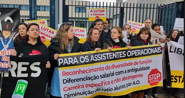 Greve dos profissionais da educação fecha mais de meia centena de escolas no Quadrilátero