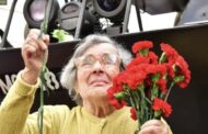 Morreu D. Celeste, a mulher que distribuiu cravos no 25 de Abril