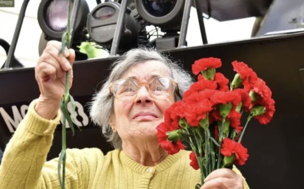 Morreu D. Celeste, a mulher que distribuiu cravos no 25 de Abril