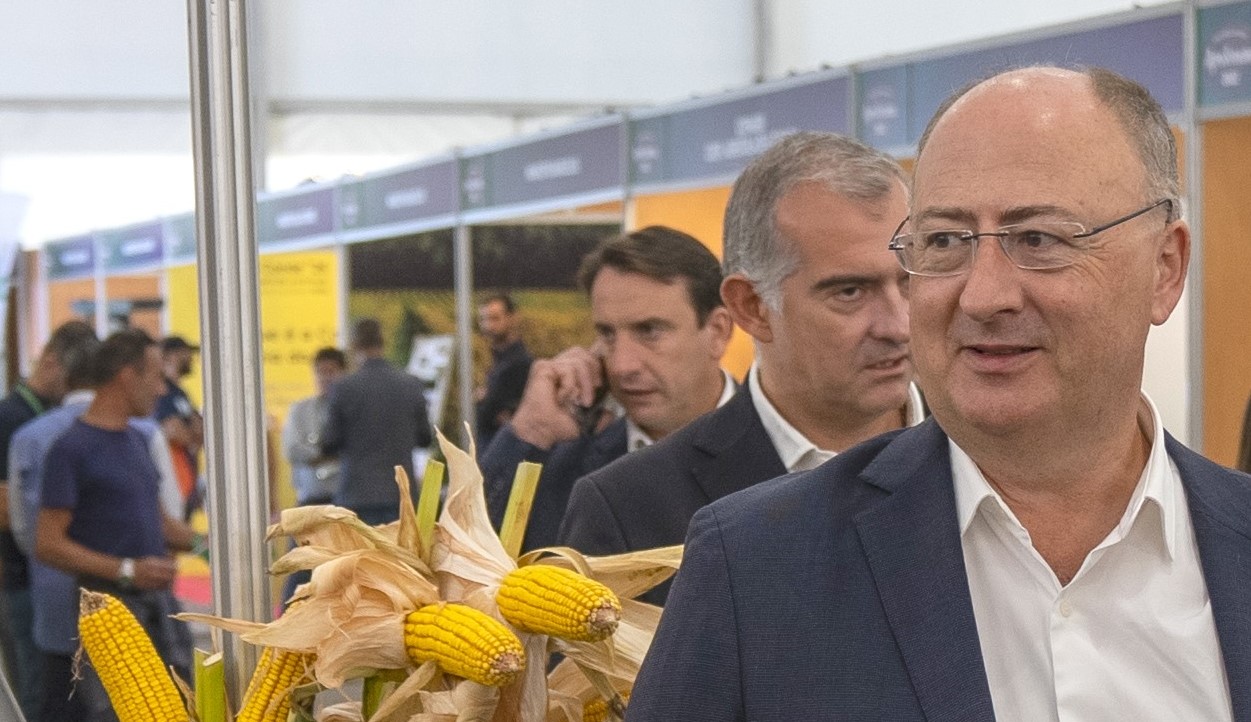 Ministro da Agricultura ataca proposta do PAN da ‘Segunda-feira sem carne’ e sai em defesa da “liberdade de escolha”