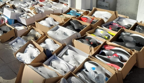 PSP detém feirantes por suspeita de contrafacção e apreende 383 artigos em Viana