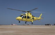 Helicóptero do INEM aterra no estádio de Monção para recolher doente