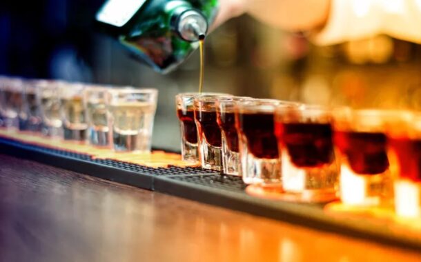 Adolescentes detidos após roubarem álcool e agredirem comerciante no Porto