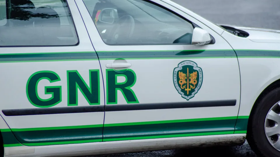 GNR salva homem de 70 anos de casa em chamas em Amarante