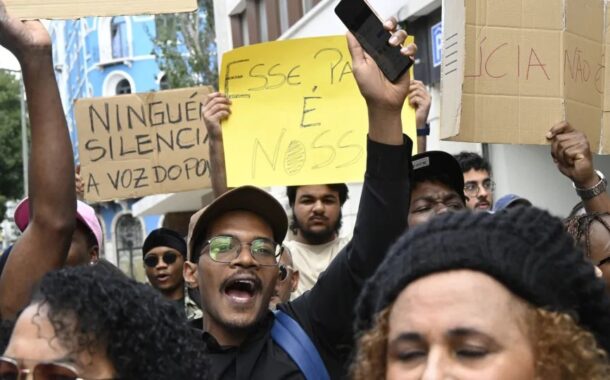 Manifestantes em Lisboa pedem “povo no poder” em Moçambique