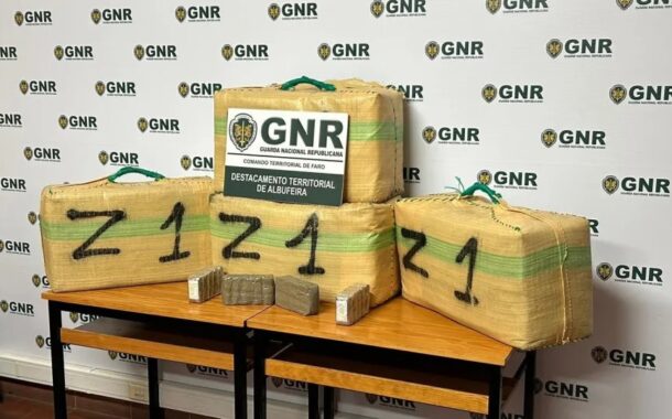 Foge à GNR e deixa carro com mais de 135 quilos de haxixe