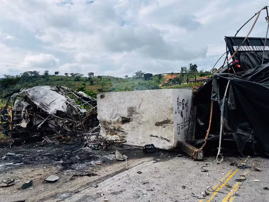 Número de mortos em acidente no centro do Brasil sobe para 37