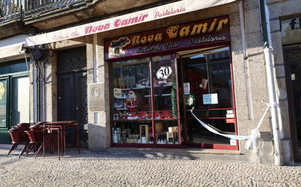 Assaltantes levam milhares de euros de pastelaria do centro histórico de Guimarães