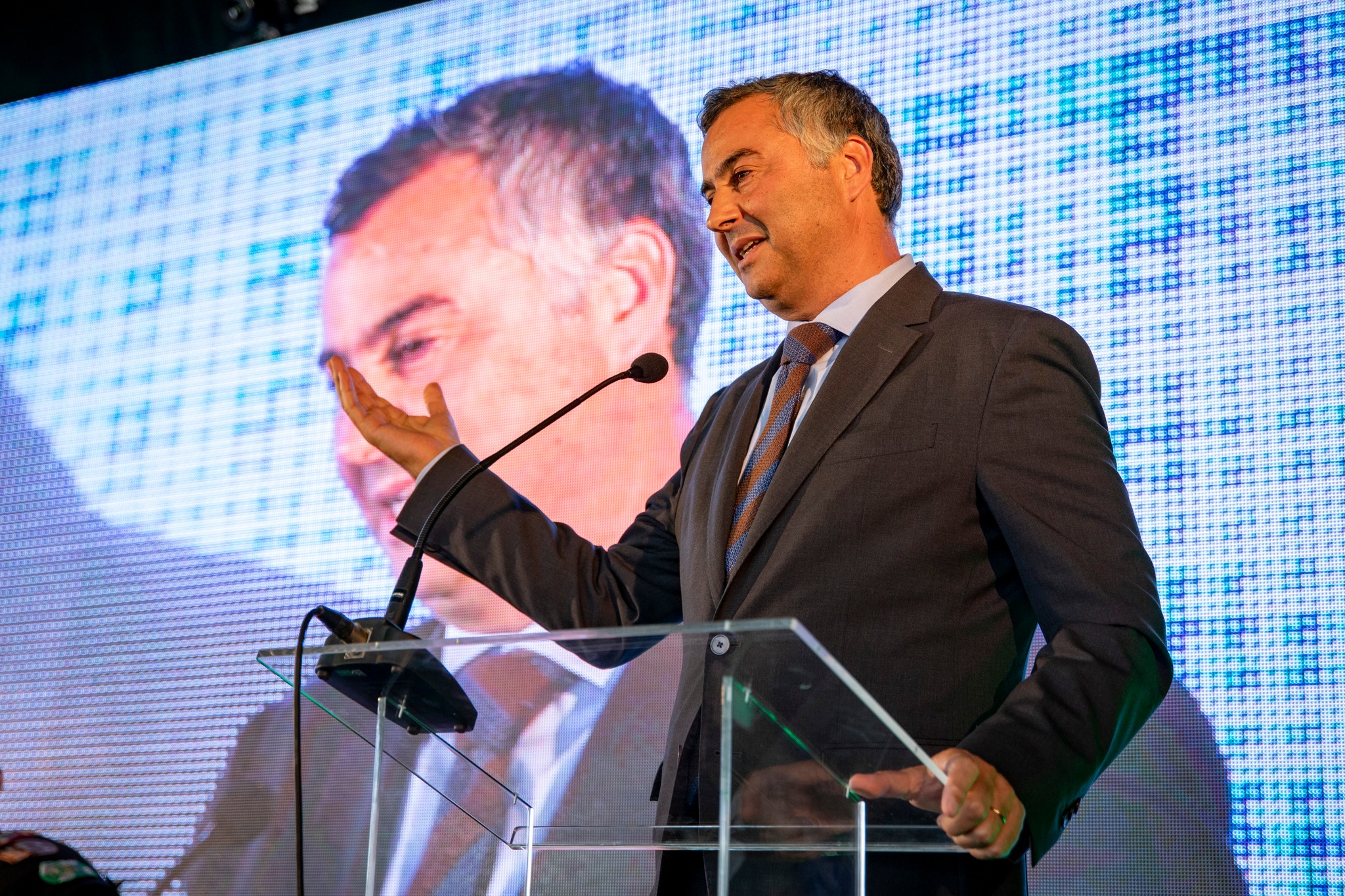 Fenprof não assina. Ministro espera concluir negociações do estatuto da carreira docente com sindicatos até 2026/2027