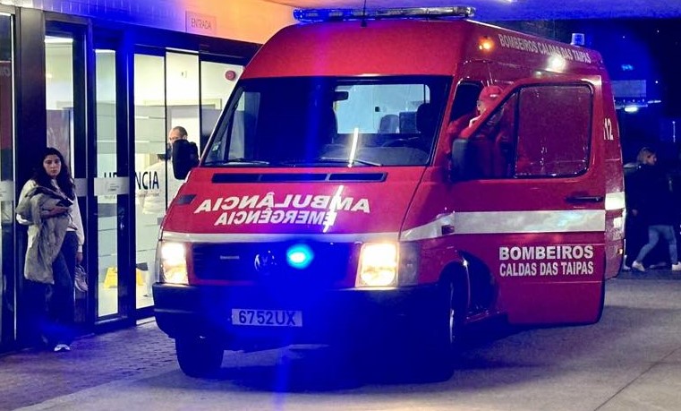 Choque entre motociclo e automóvel faz dois feridos em Guimarães