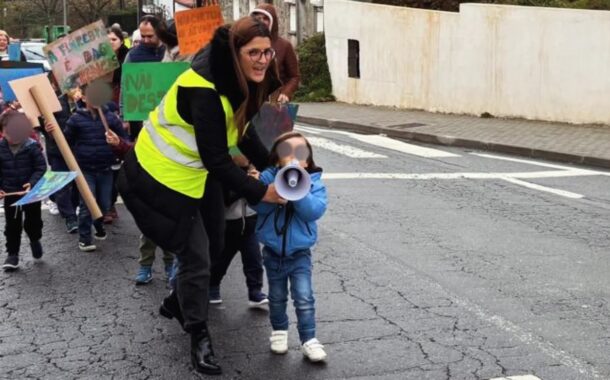 ‘Salvem a nossa floresta’. Crianças de Centro Social marcham contra expansão de hospital privado em Braga