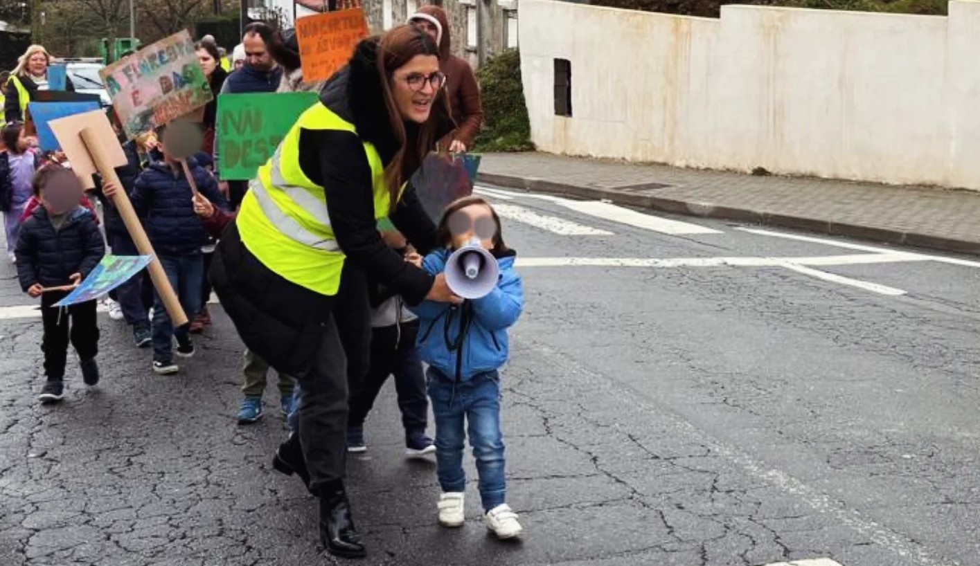‘Salvem a nossa floresta’. Crianças de Centro Social marcham contra expansão de hospital privado em Braga