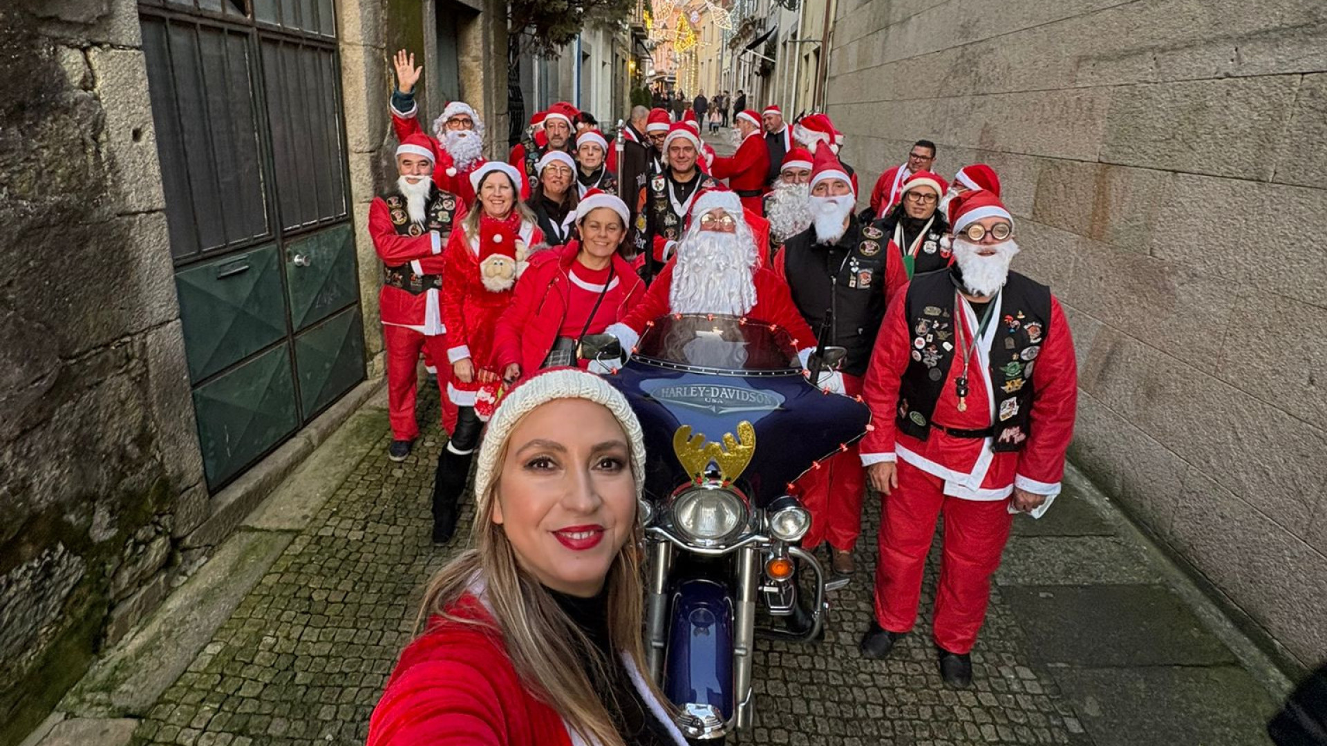 Pais Natais e desfilam de moto pelas ruas de Barcelos