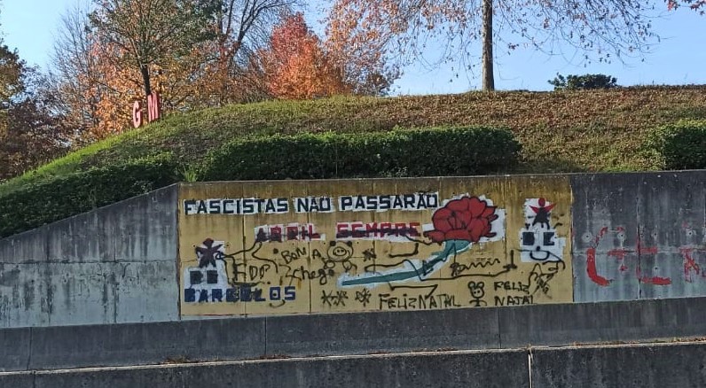 Mural do 25 de Abril de Bloco de Esquerda (novamente) vandalizado em Barcelos