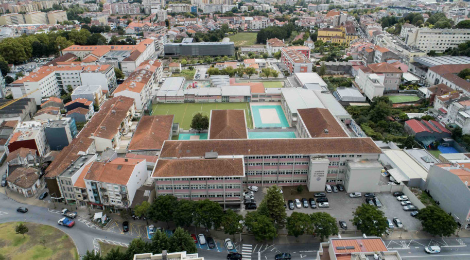 Braga. Pais do colégio D. Diogo de Sousa marcam vigília contra mudanças na gestão da escola