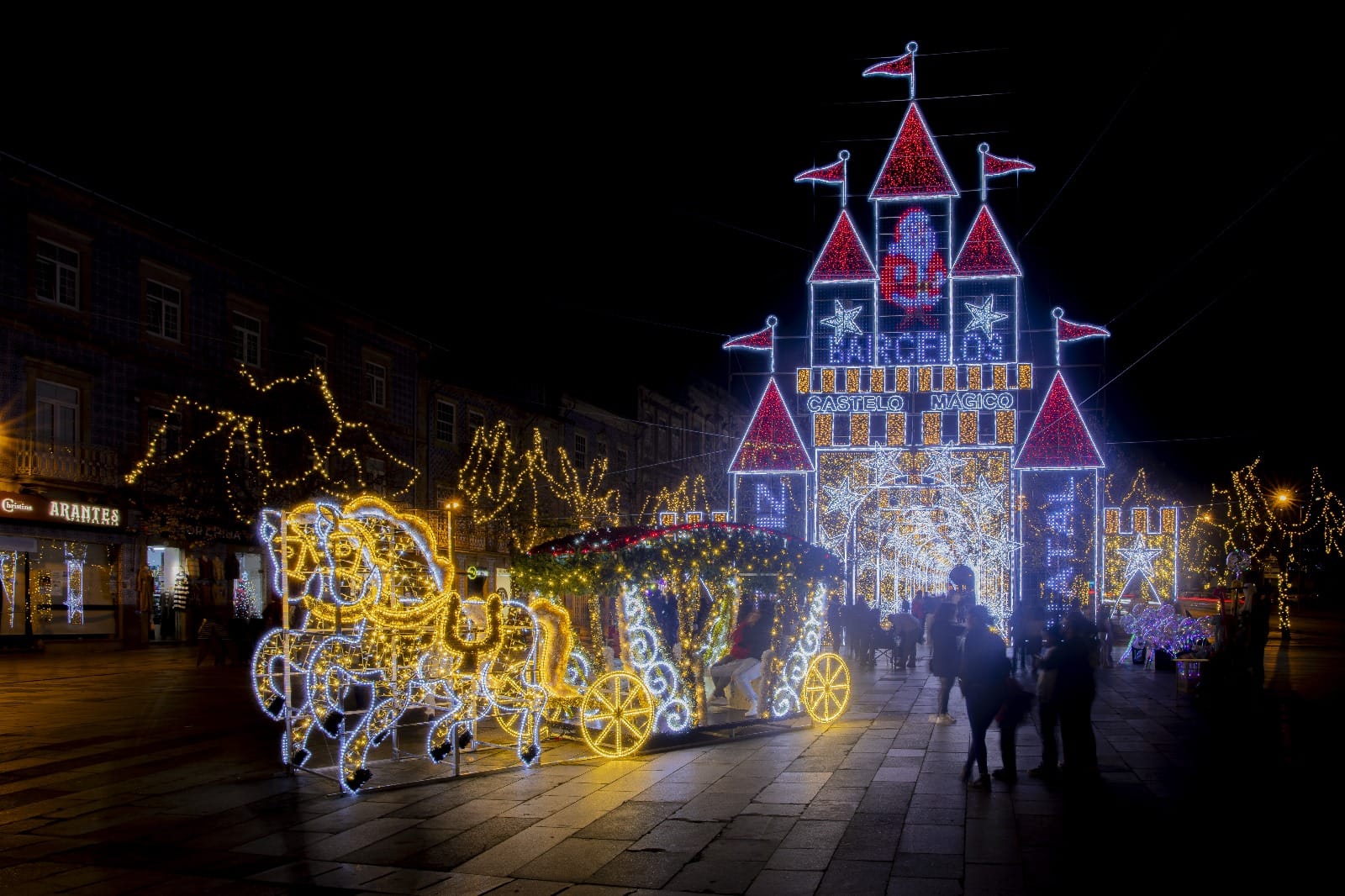 ‘Simplesmente incrível’. Luzes de Natal de Barcelos (continuam) muito elogiadas nas redes sociais