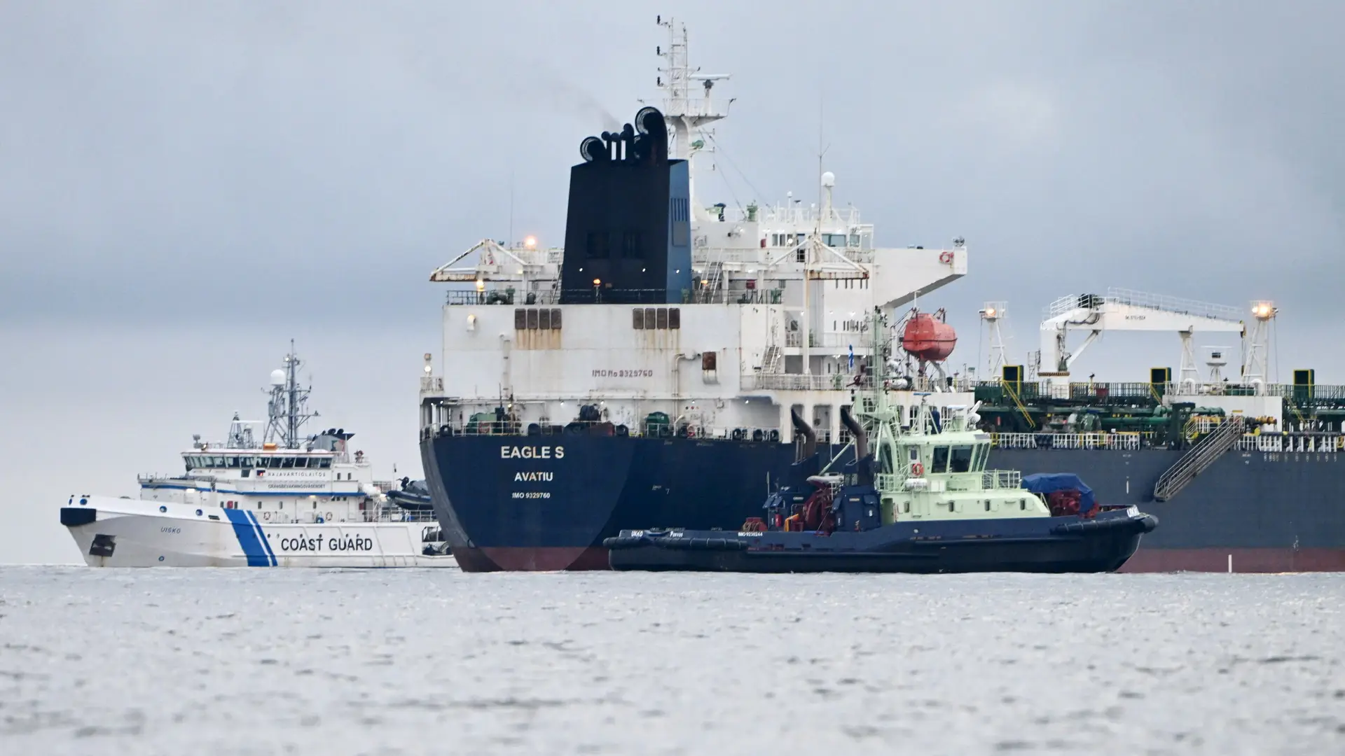Finlândia apreende petroleiro ‘fantasma’ russo suspeito de sabotagem de cabo submarino no Báltico