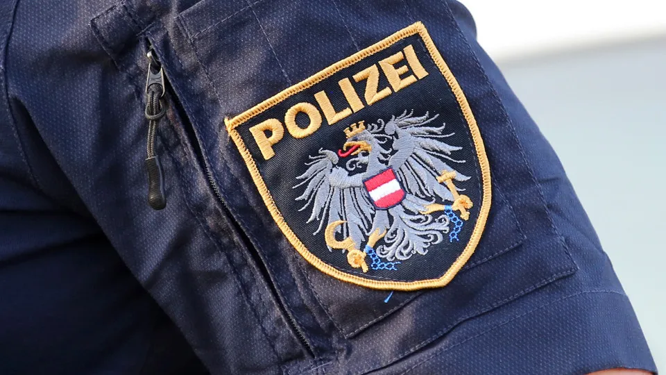 Polícia austríaca faz apelo após encontrar corpo enterrado há 25 anos