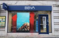Activistas pela Palestina pintam e partem vidros de bancos em Lisboa e Almada
