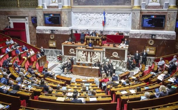 França sem Governo após aprovação de moção de censura