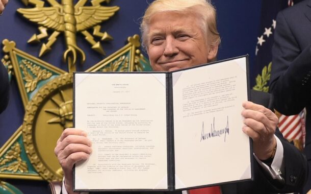 “Controlada pela China”. Donald Trump assina ordem executiva para retirar Estados Unidos da OMS