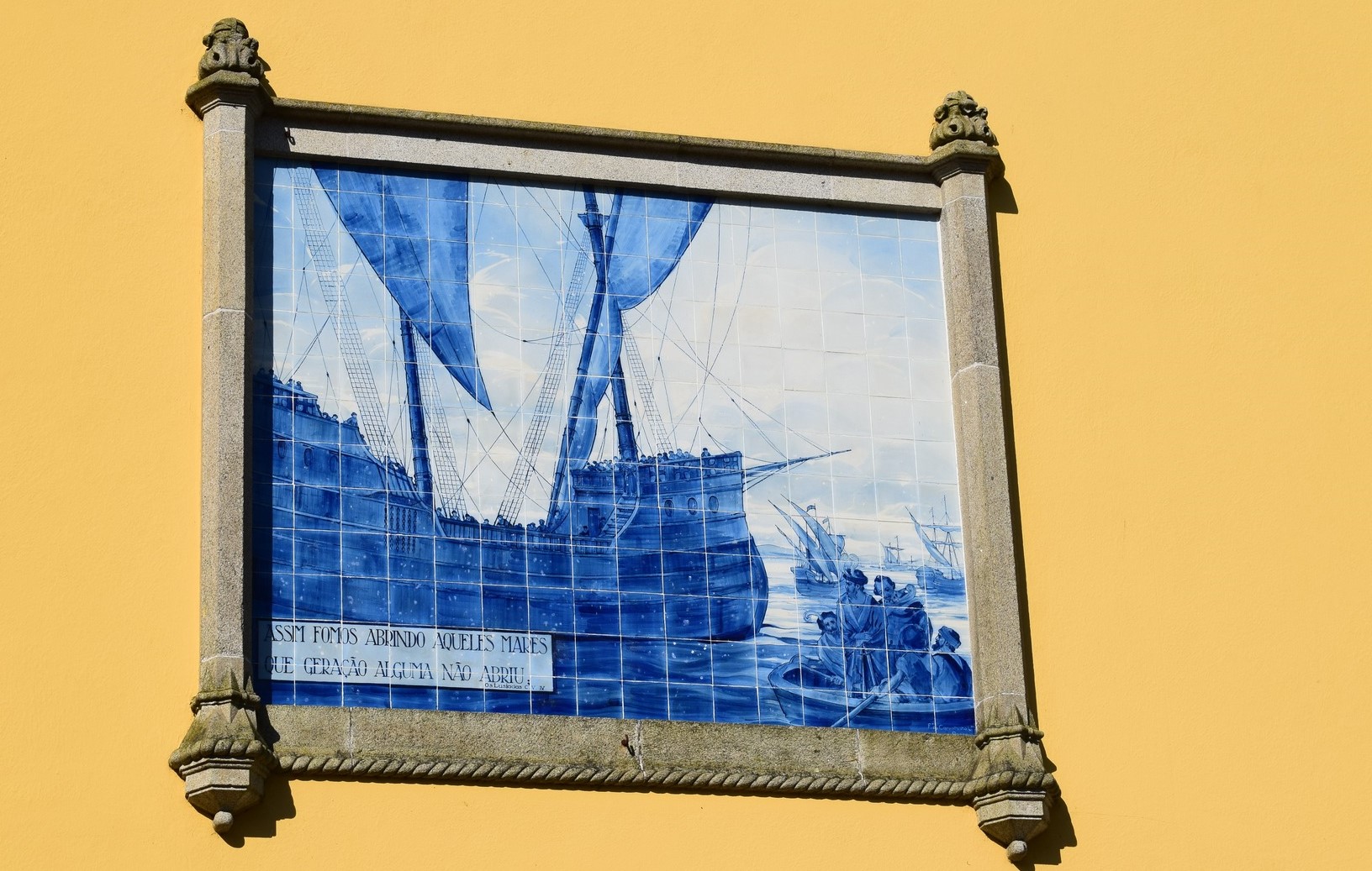 Viana do Castelo lança concurso para criação de arte urbana que valorize azulejaria e bordado