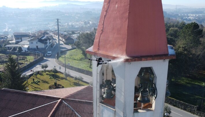 Projecto pioneiro. Drone lava torre de igreja em Gondar, Guimarães